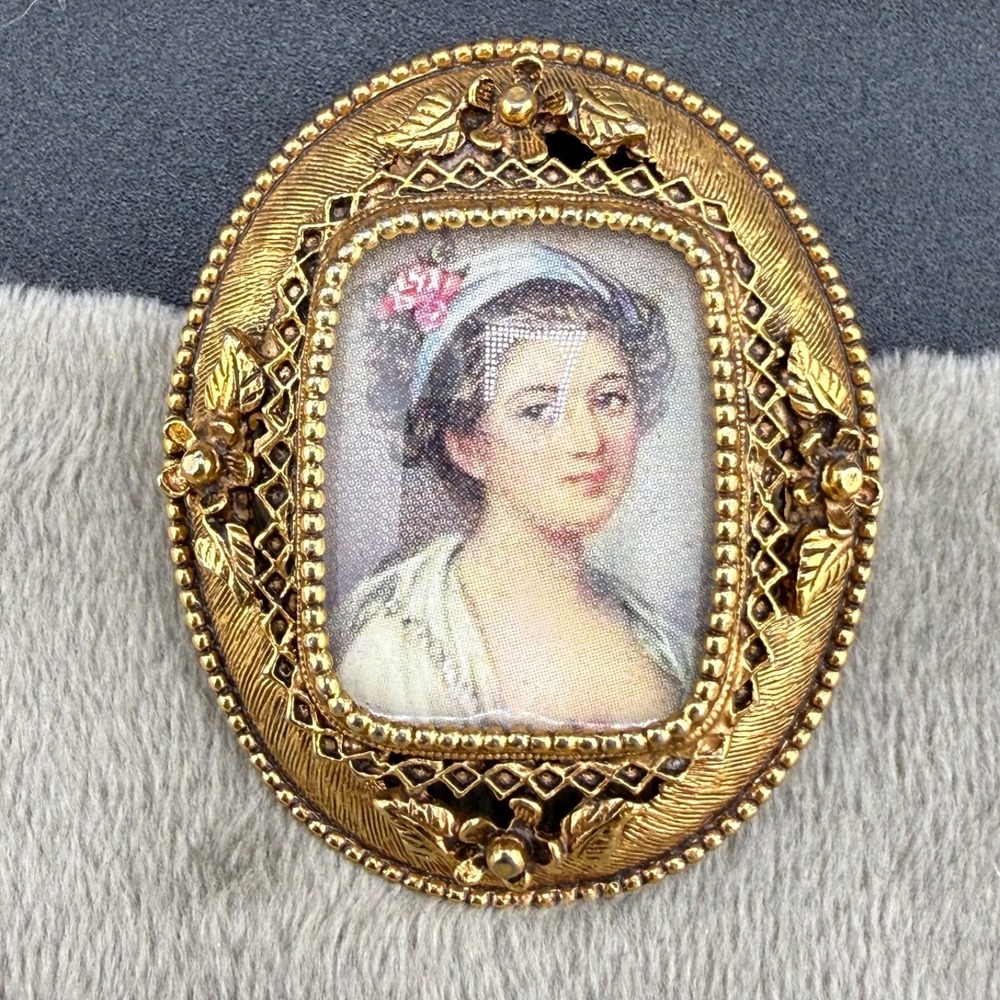 Vintage Florenza Brooch Portrait Gold Tone